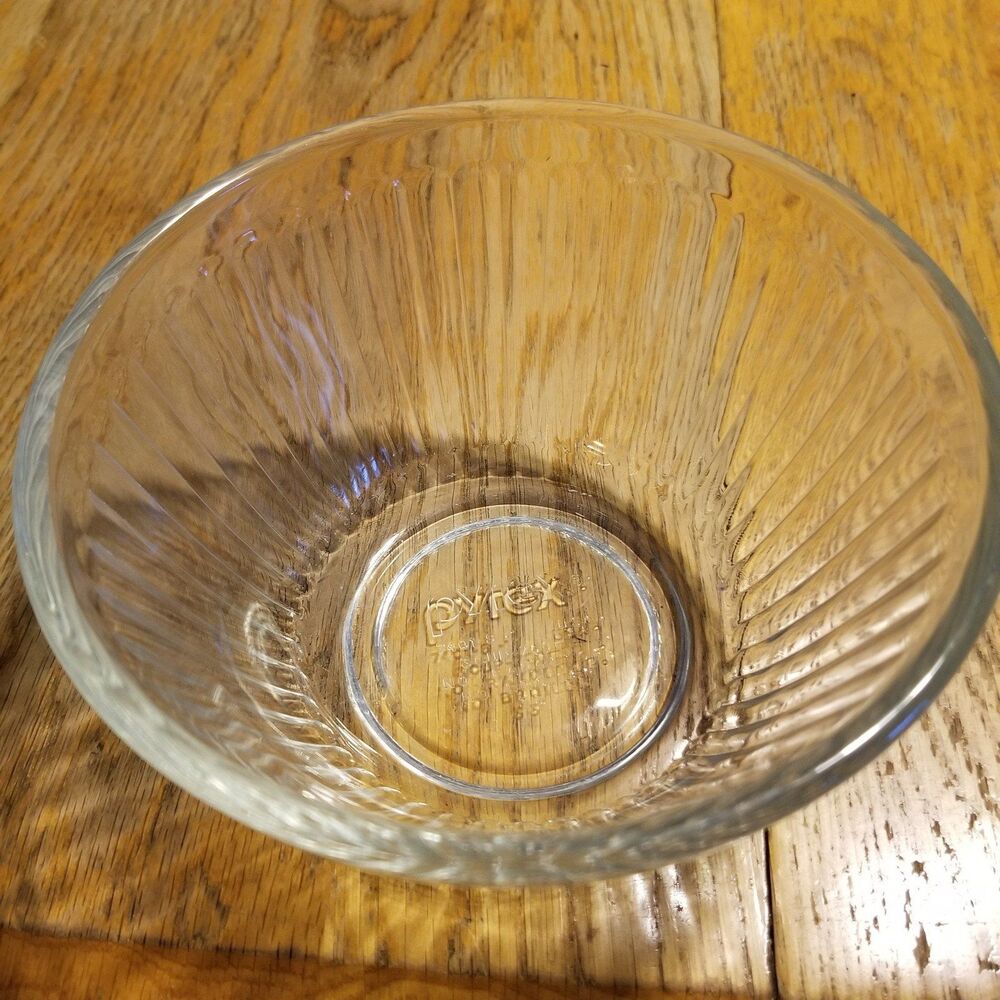 Pyrex 7403-s 10 cup ribbed mixing bowl